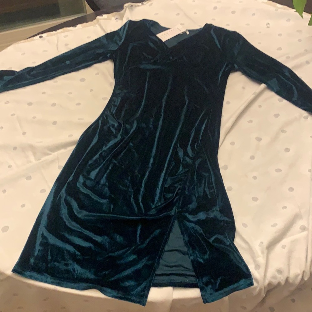 Never been worn green velvet long sleeved dress